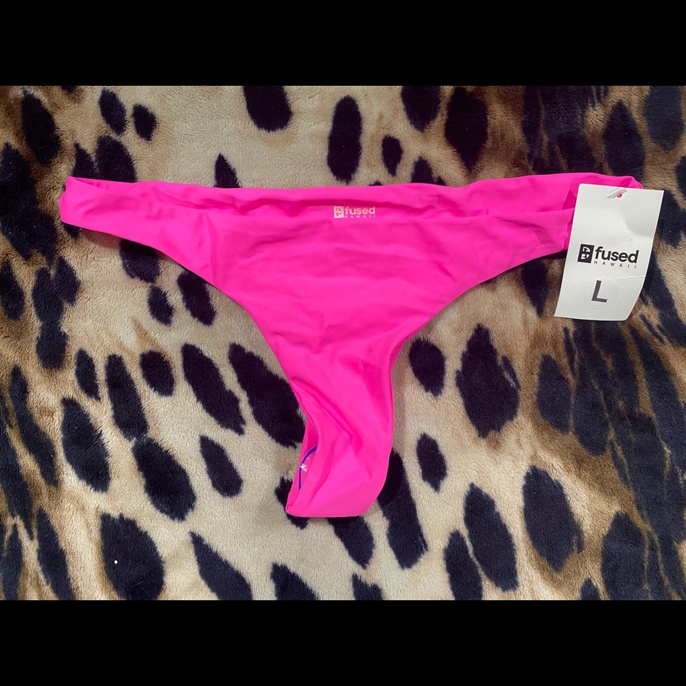 Fused Hawaii Large Thong